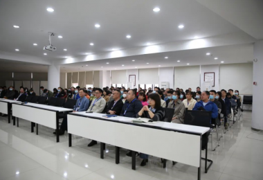 致敬勞模 - “點贊”我心目中的勞模，讓勞模精神發(fā)光！